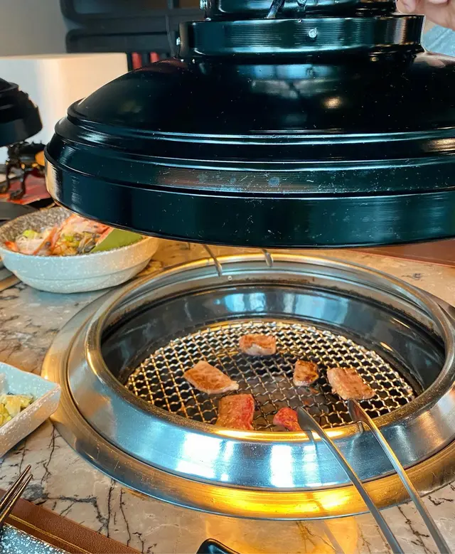 煙通與爐面非常近