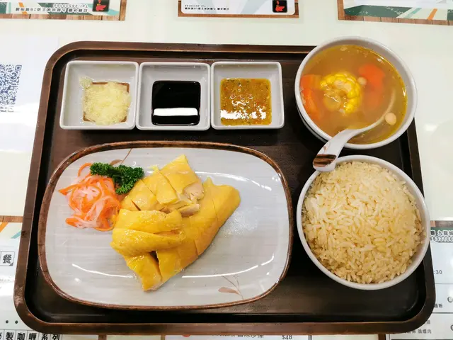 紅雞水晶海南雞飯配例湯油飯