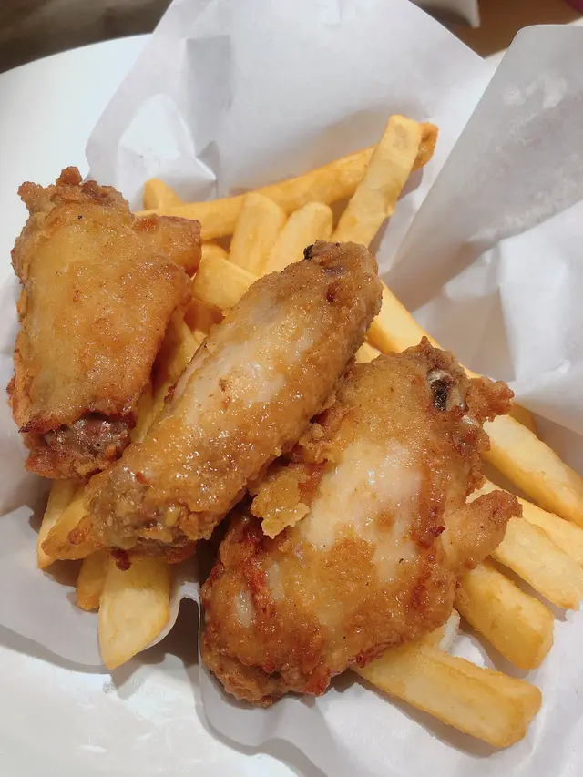 唐揚脆脆雞中翼配薯條