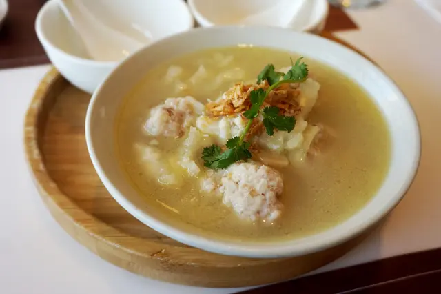 蟹肉冬筍肉丸湯