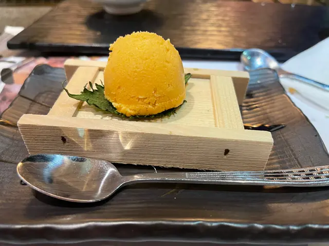 依個餐真係好抵食，  我見好似好多負評，  但係我今日去，  傑師傅好健談， 傾左好耐，  無所不談，  食物質素超高，  每一樣都好好食，  以味道計，係我食過最正既鐵板燒