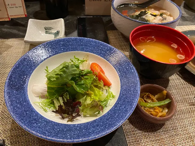 和風沙律,麵豉湯,是日小食