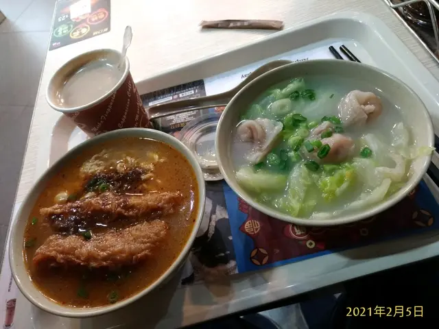 <早餐>沙嗲面/生菜鱼饺/。