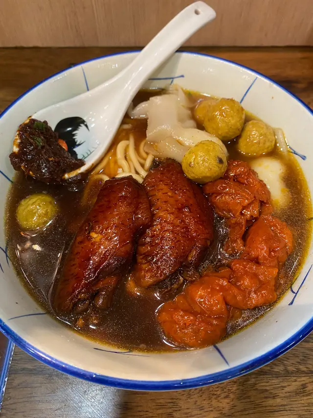 雞翼、陳皮魚蛋、酸齋、魚角、油麵