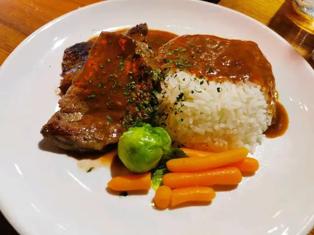 香煎牛柳扒配紅酒燒汁飯