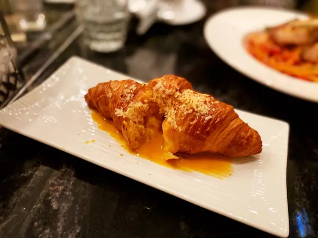 龍蝦湯牛角包好味