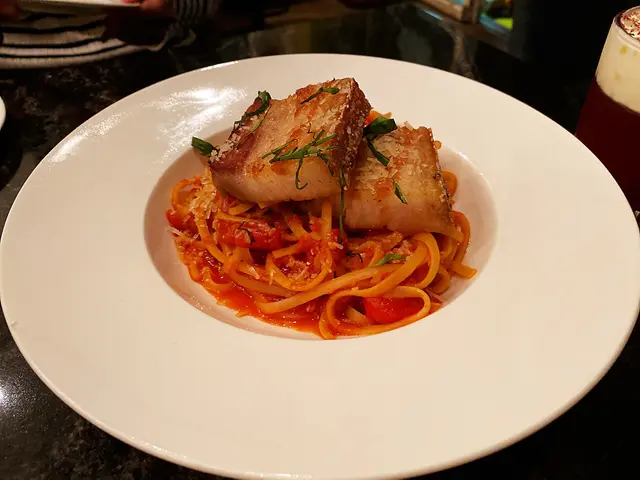 豬腩肉太肥,意粉普通