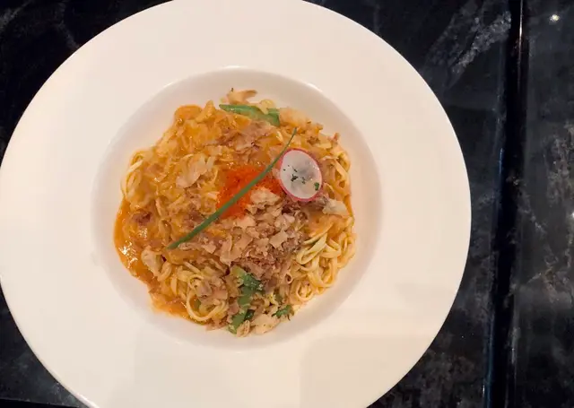 Crab  meat  e-fu  noodles  in  signature  lobster  sauce
