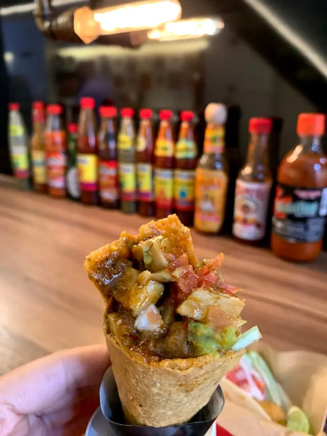 雞肉用左多種香料去醃製，味道微辣，惹味香口