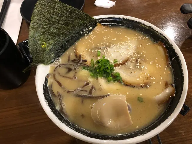 特盛醬油濃雞白湯拉麵