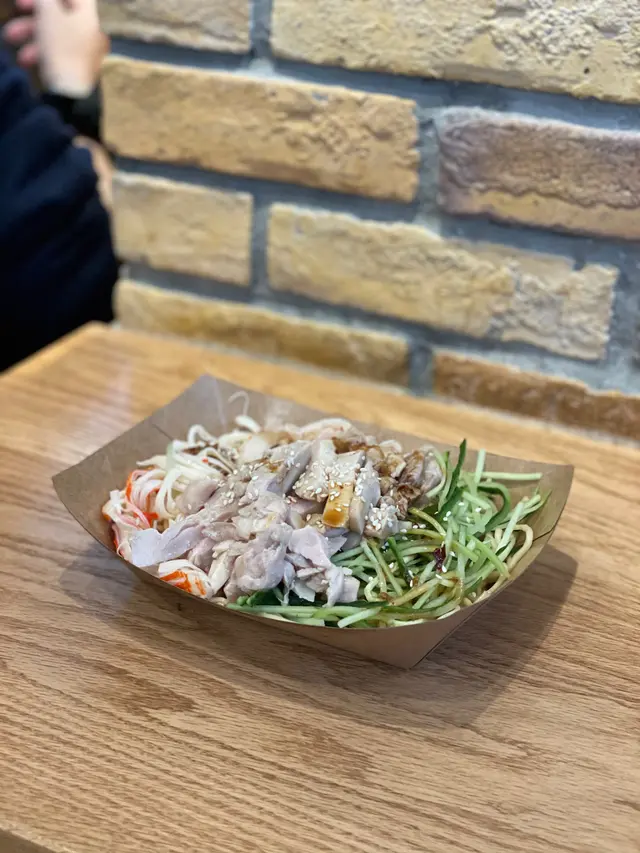 蒜汁雞絲冷麵