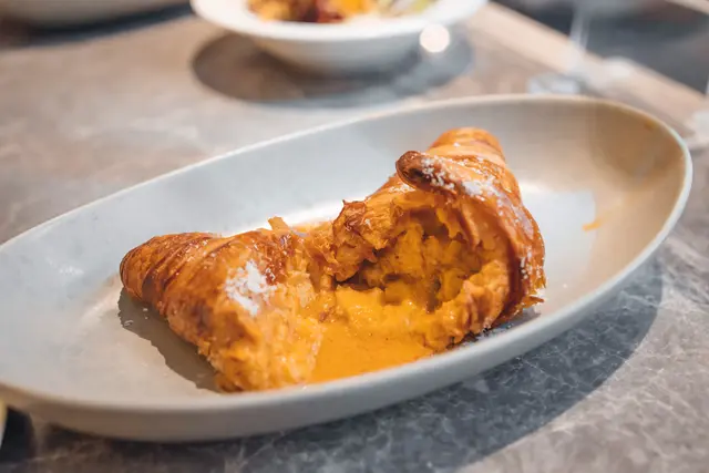 冬蔭龍蝦湯流心牛角包