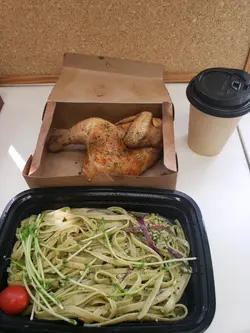 法国烧春鸡配扁意粉