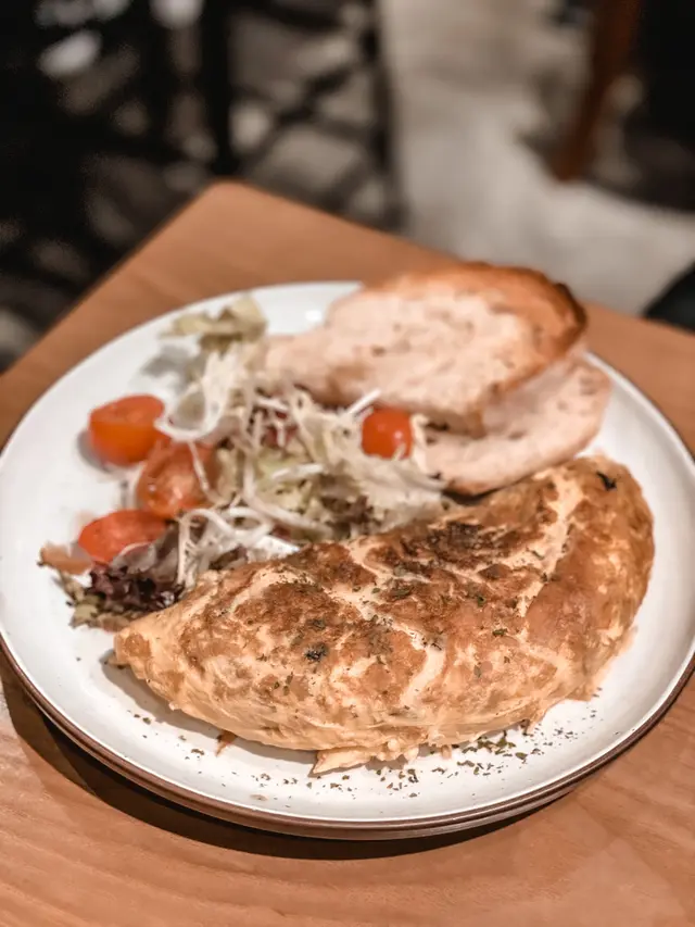 Crab meat spinach omelette