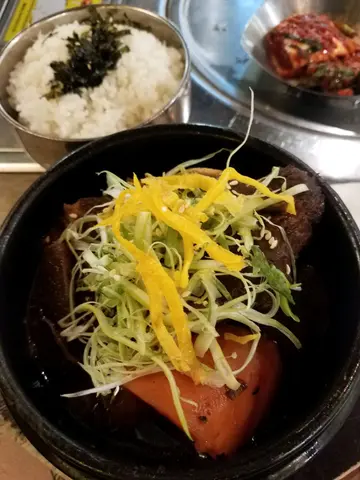 炑八牛肋骨煲配紫菜飯