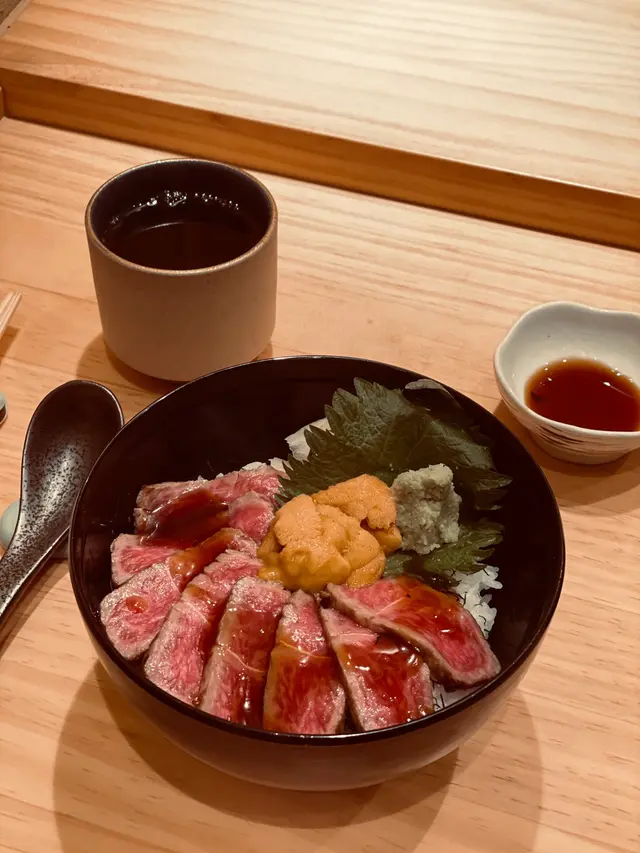 和王海膽丼