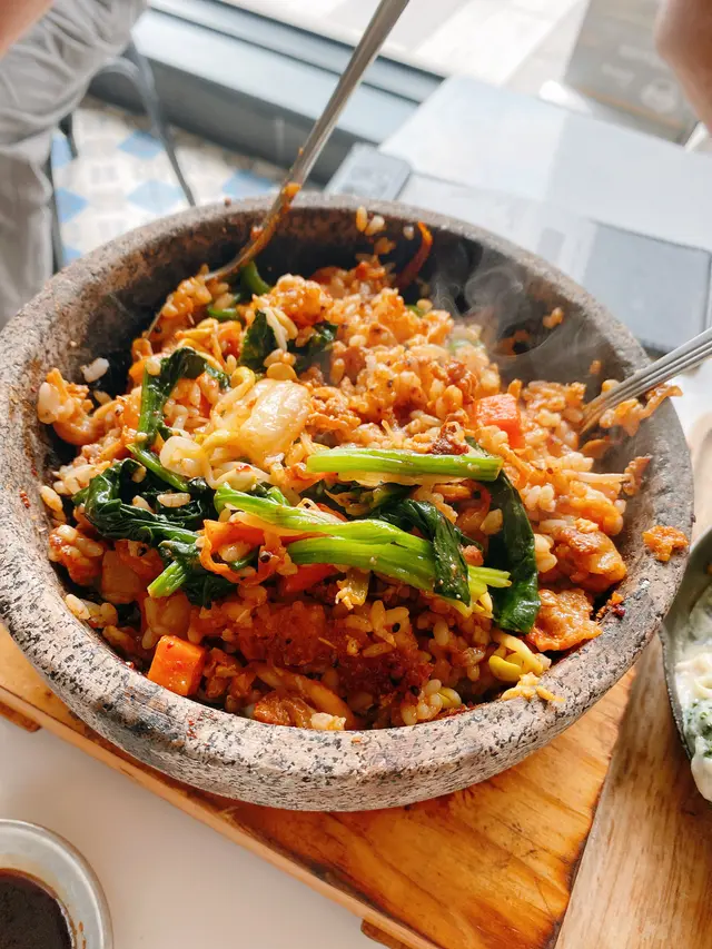 溫泉蛋·豚肉·石頭鍋珍珠飯