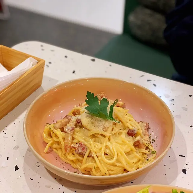 厚切意大利煙肉配卡邦尼意粉