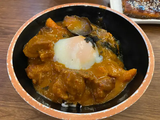 温泉蛋燴牛肋拌飯 