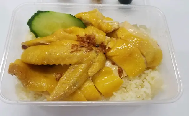 天后新開，飯係用珍珠米煮，口感一流。湯有濃濃參味，可能因為加咗酒，所以味道更加突出。估唔到有菜圃送飯食🤣 兩款醬汁都好味。另外一樽我想諗咗好耐都唔知係咩嚟，聞味好熟，但就係講唔出。。。。。一睇餐牌，原來係大麥茶🤣🤣可能新張期內所以贈送了大麥菜及炸魚皮😋😋😋真係估唔到