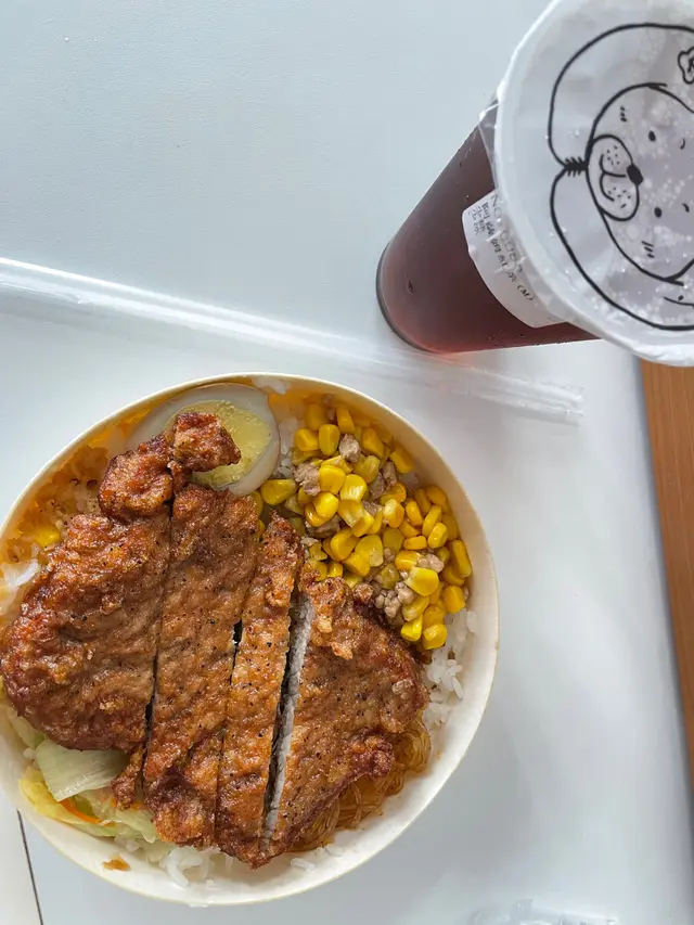 便當好豐富,令人滿意