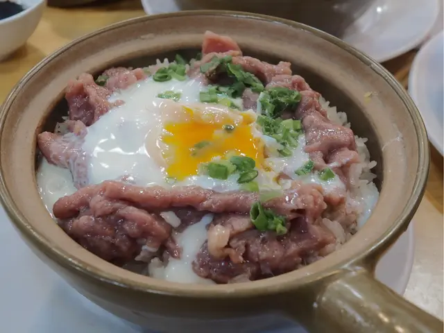 窩蛋牛肉飯