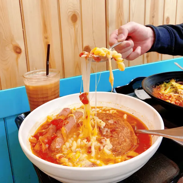 厚切餐肉腸仔螺絲粉