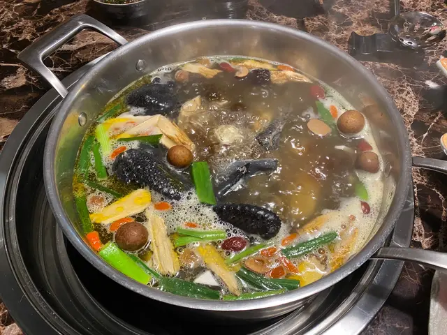 除了有原隻雞,還有「平民燕窩」桃膠!