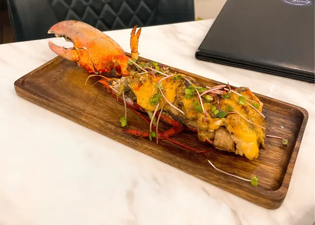 法式芝士磨菇焗波士頓龍蝦（半隻）