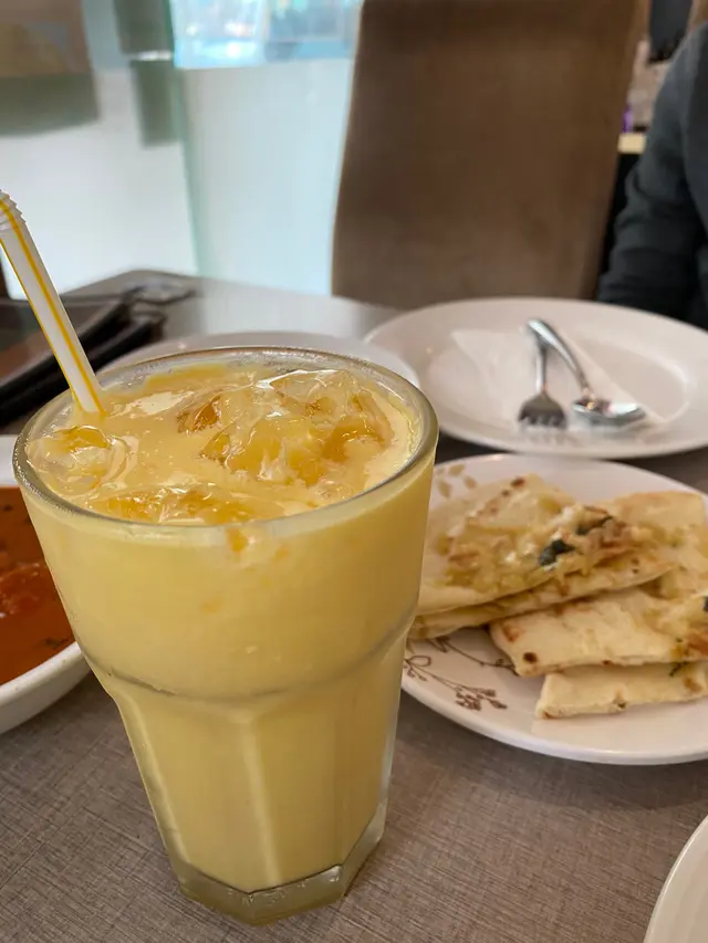 Mango lassi