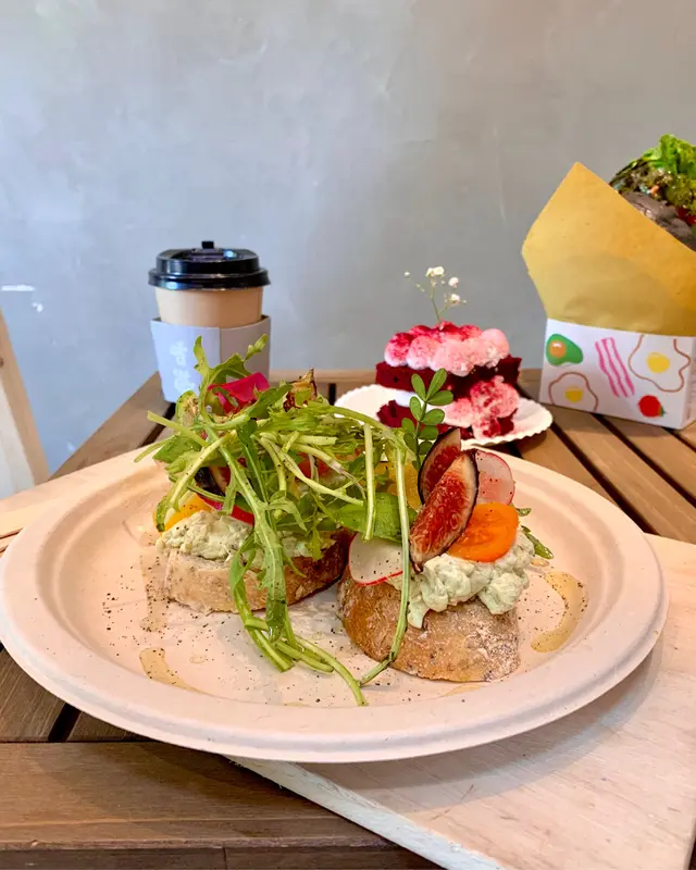 無花果及牛油果酸種麵包套餐