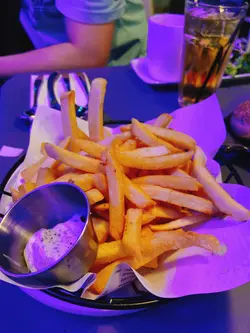脆炸薯条🍟伴黑松露沙律酱
