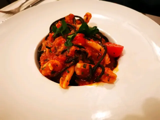 墨魚味重的意粉配合少辣的醬汁