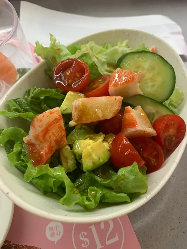 沙律很爽口，就是芥末汁好辣