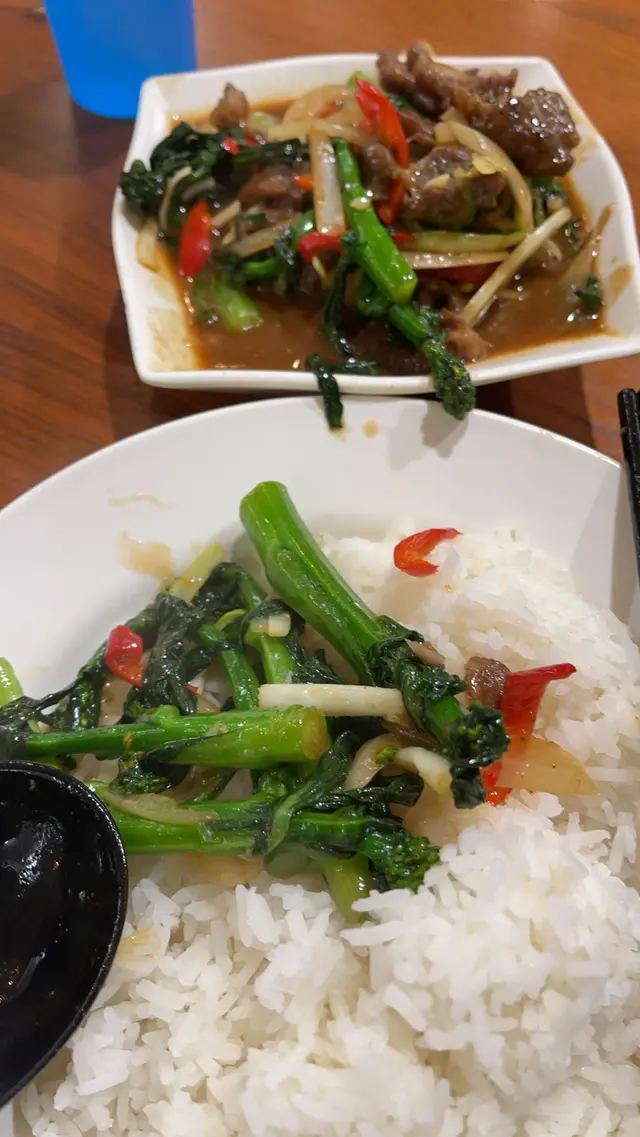 時菜炒沙茶牛肉飯