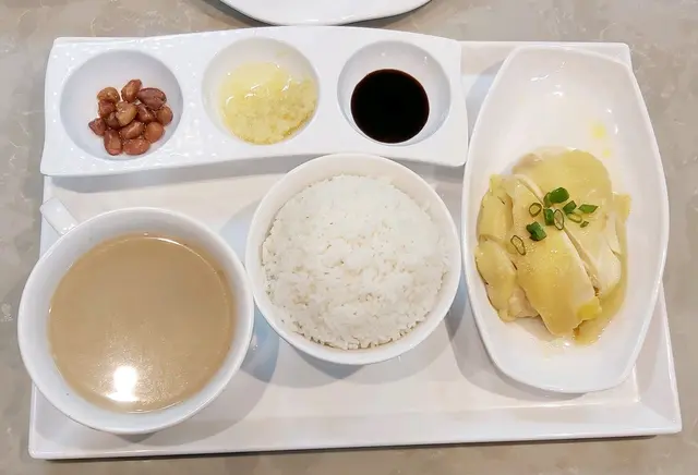 無骨海南雞飯(套餐)配白飯