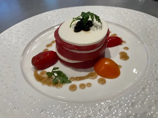 素芝士番茄配黑醋珍珠