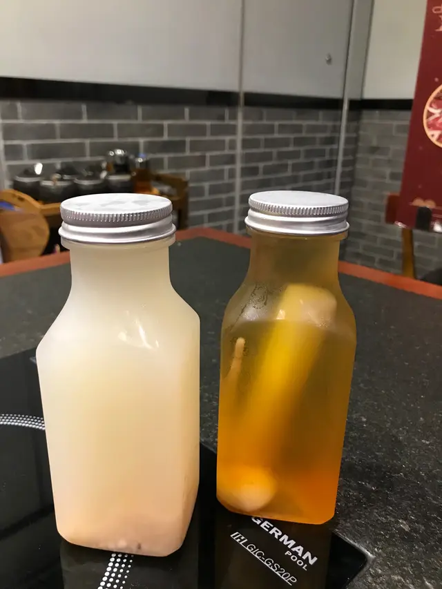 自家製香茅檸檬薏米水,竹蔗茅根水