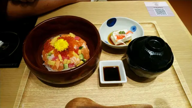 雜錦角切魚生Don