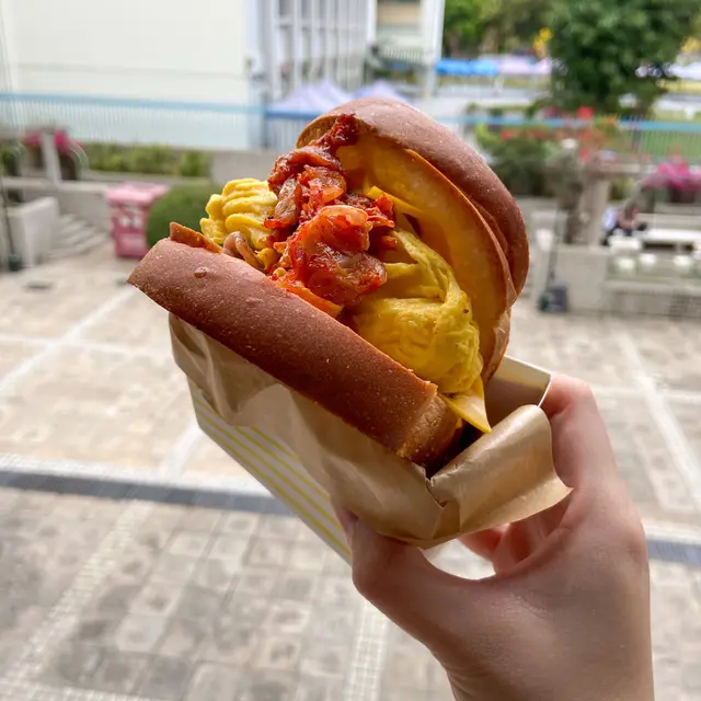 豚肉泡菜芝士滑蛋吐司