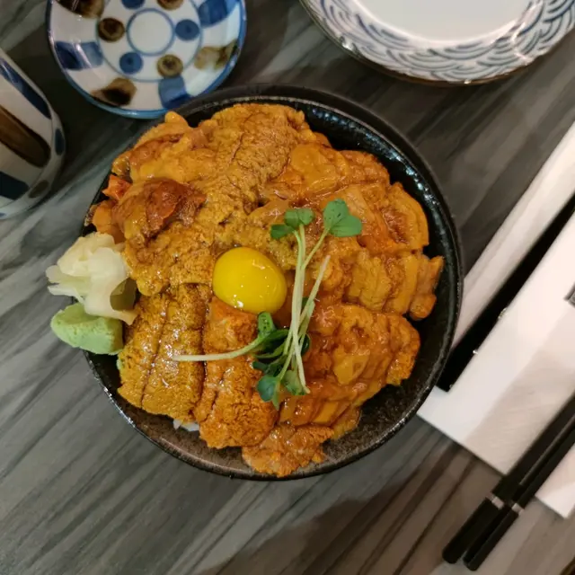 三色海膽盛丼