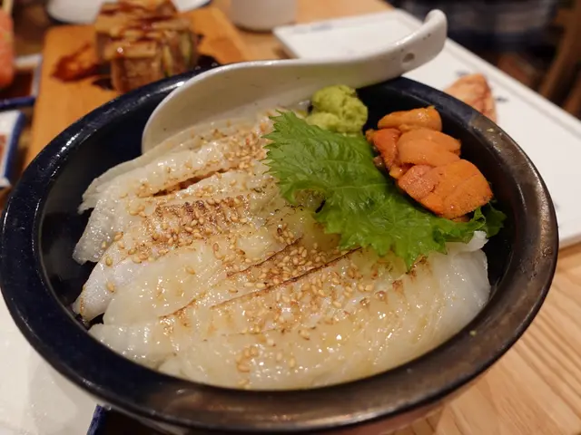 火炙左口魚邊丼