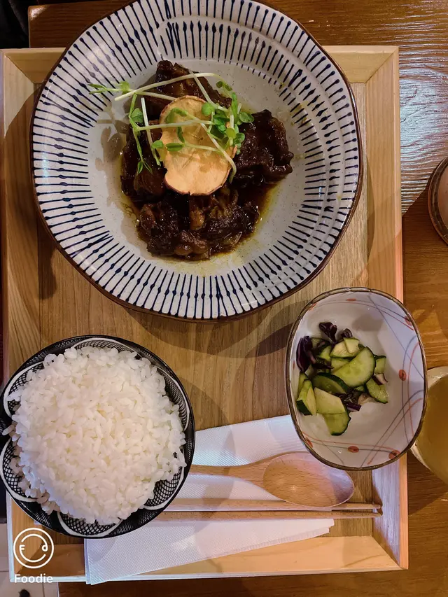 黑糖蘋果豬軟骨飯