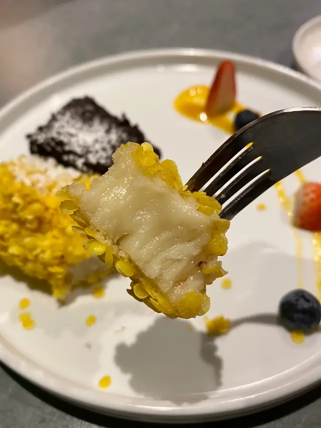 黃金脆皮燕麥奶 $68   純素朱古力蛋糕 $68