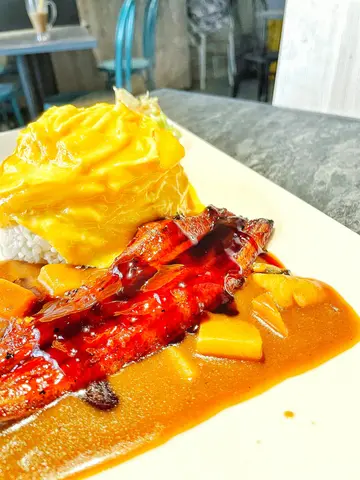 蒲燒原條鰻魚咖哩蛋包飯