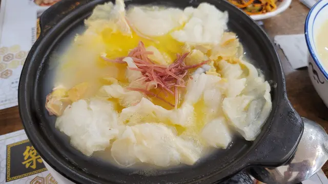 砂鍋花膠雞湯翅