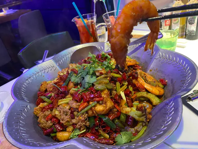 香鍋自選組合（有機花菜+涼瓜+剝皮魚+肥牛肉+海蝦）中辣