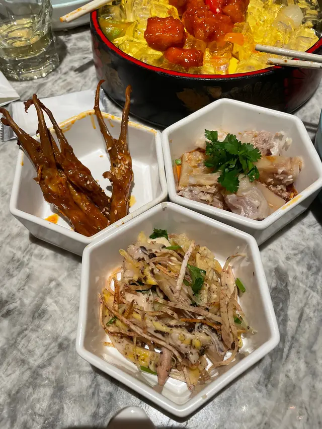 黑松露雞、沙薑豬手、醬汁鴨舌