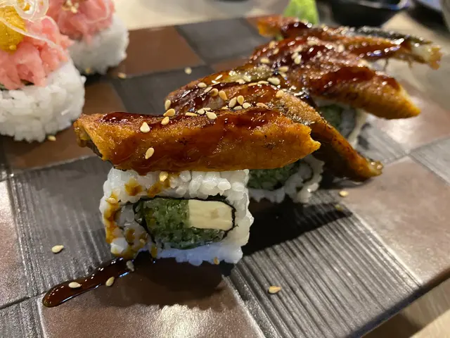 忌廉芝士鰻魚卷