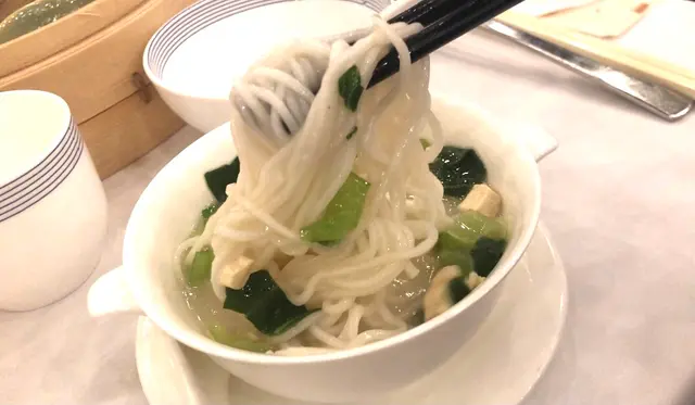 嫩雞煨麵